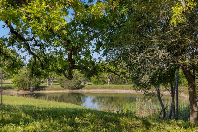 2730 Wunderlich RD, Fayetteville, TX 78940