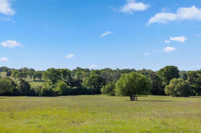 2730 Wunderlich RD, Fayetteville, TX 78940