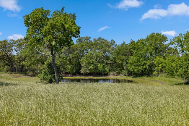 2730 Wunderlich RD, Fayetteville, TX 78940