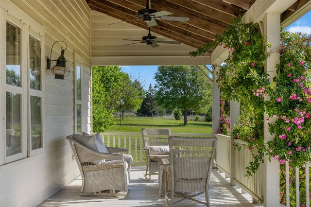 2730 Wunderlich RD, Fayetteville, TX 78940