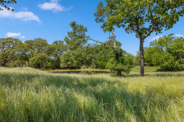 2730 Wunderlich RD, Fayetteville, TX 78940