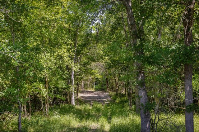 2730 Wunderlich RD, Fayetteville, TX 78940