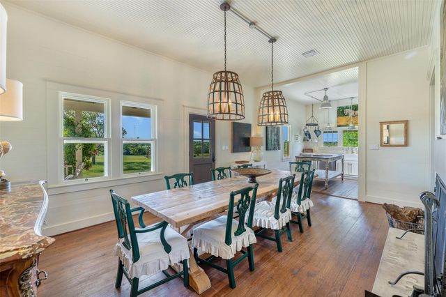 2730 Wunderlich RD, Fayetteville, TX 78940