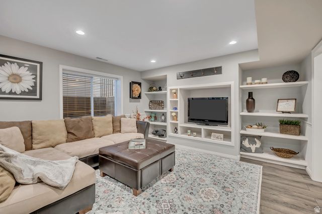 9162 S GLENN ABBEY WAY, Sandy, UT 84093