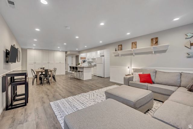 9162 S GLENN ABBEY WAY, Sandy, UT 84093