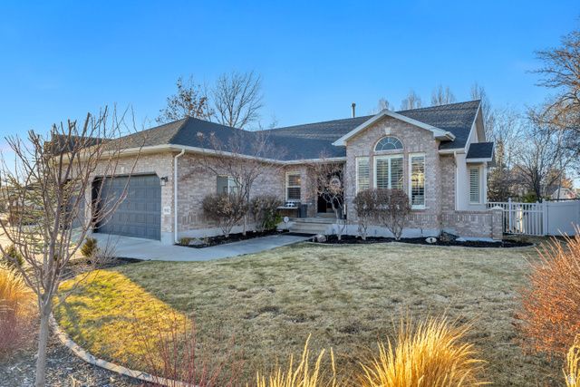 9162 S GLENN ABBEY WAY, Sandy, UT 84093