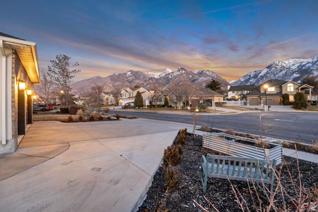 9162 S GLENN ABBEY WAY, Sandy, UT 84093