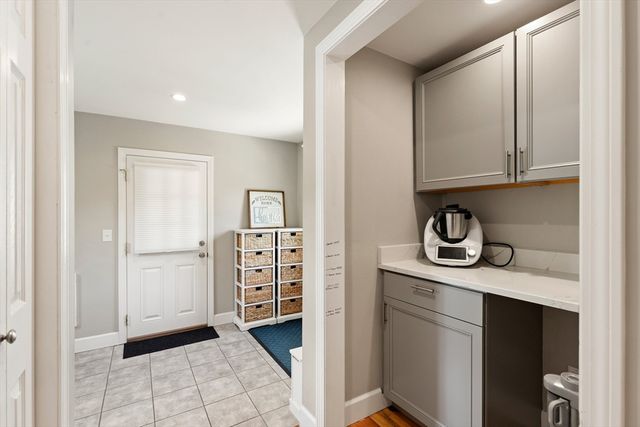 14 Bruce Ln, Wenham, MA 01984