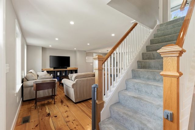 14 Bruce Ln, Wenham, MA 01984