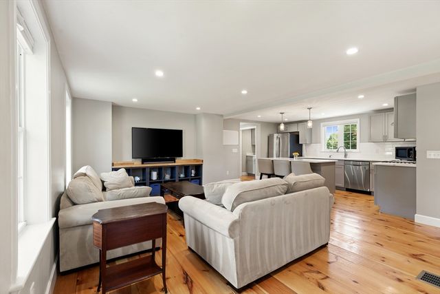14 Bruce Ln, Wenham, MA 01984