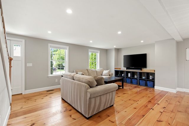14 Bruce Ln, Wenham, MA 01984