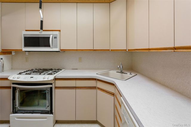 1340 Stadium Avenue, Bronx, NY 10465