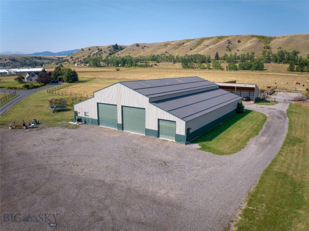 179 Black Dog Road, Gallatin Gateway, MT 59730
