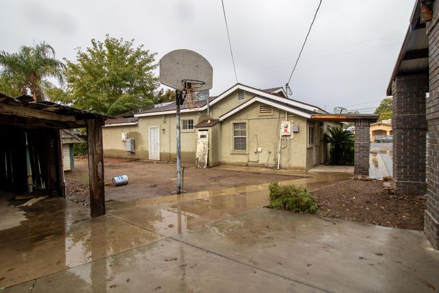 1107 W Westfield Avenue, Porterville, CA 93257
