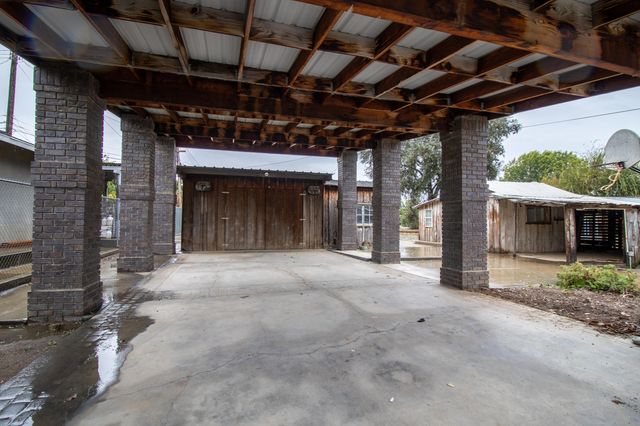 1107 W Westfield Avenue, Porterville, CA 93257