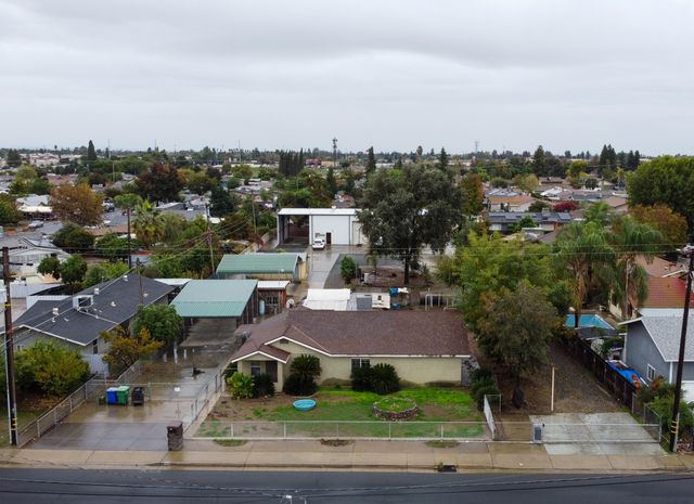 1107 W Westfield Avenue, Porterville, CA 93257