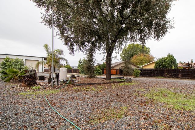 1107 W Westfield Avenue, Porterville, CA 93257