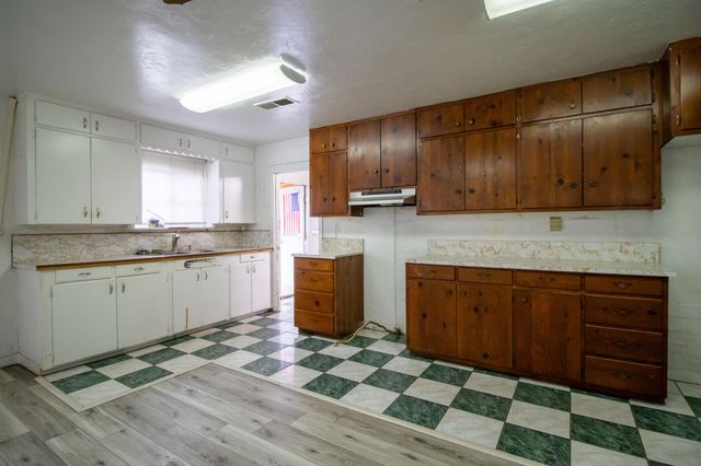 1107 W Westfield Avenue, Porterville, CA 93257