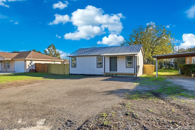 127 Roosevelt Drive, Seguin, TX 78155
