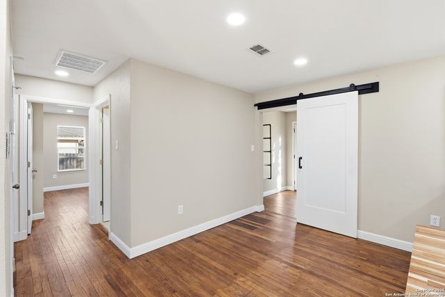 127 Roosevelt Drive, Seguin, TX 78155