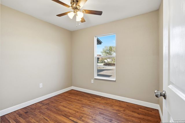 127 Roosevelt Drive, Seguin, TX 78155