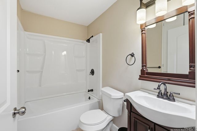 127 Roosevelt Drive, Seguin, TX 78155