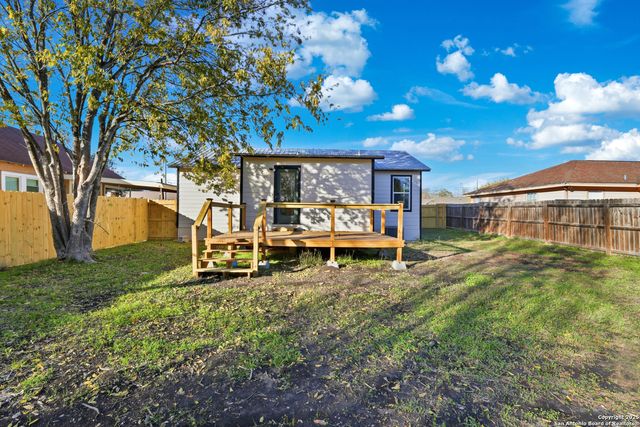 127 Roosevelt Drive, Seguin, TX 78155