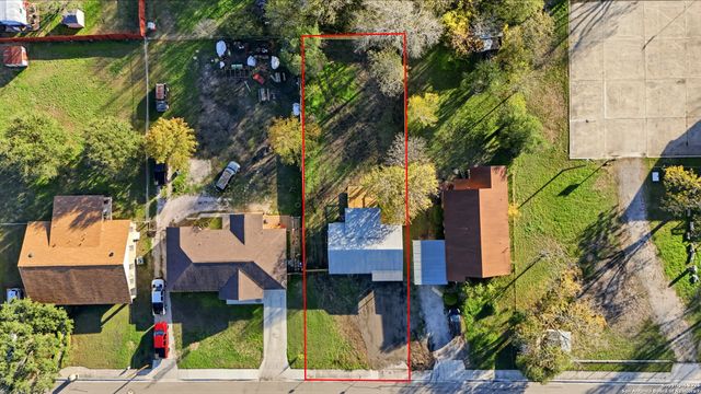 127 Roosevelt Drive, Seguin, TX 78155