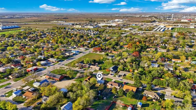 127 Roosevelt Drive, Seguin, TX 78155