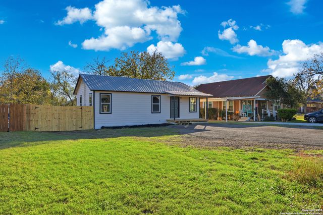 127 Roosevelt Drive, Seguin, TX 78155