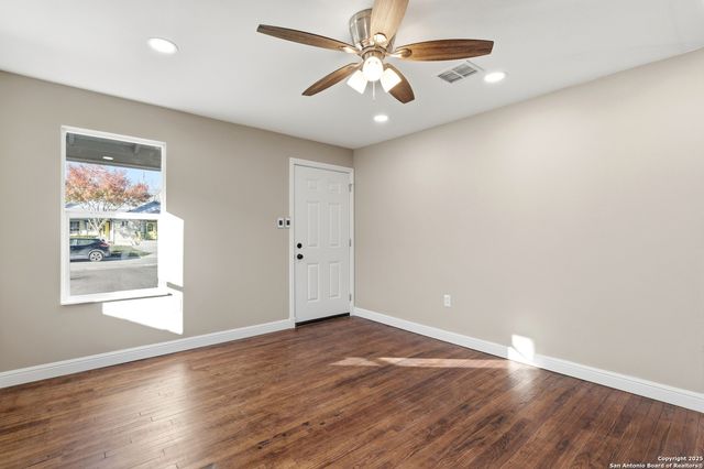 127 Roosevelt Drive, Seguin, TX 78155