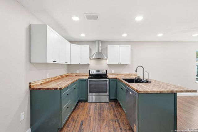 127 Roosevelt Drive, Seguin, TX 78155