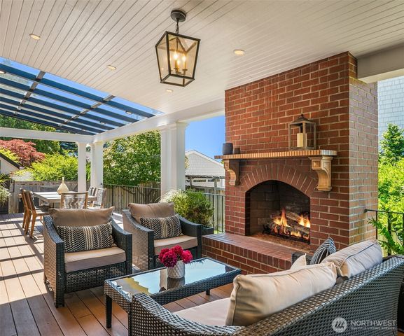 1515 28th Avenue W, Seattle, WA 98199