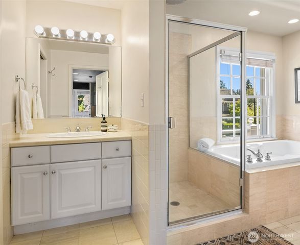 1515 28th Avenue W, Seattle, WA 98199