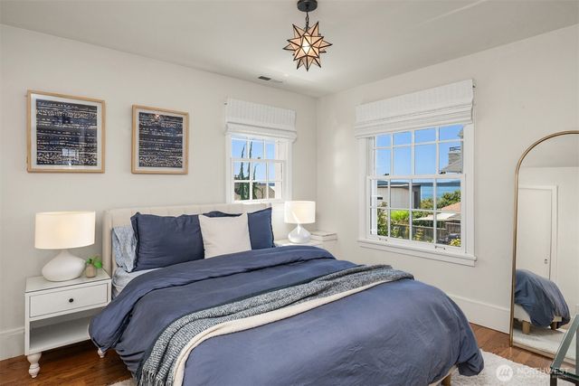 1515 28th Avenue W, Seattle, WA 98199