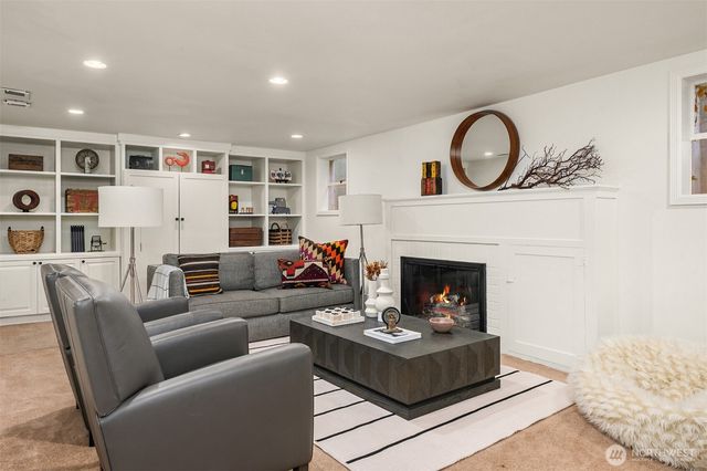 1515 28th Avenue W, Seattle, WA 98199