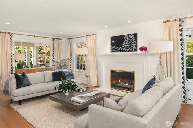 1515 28th Avenue W, Seattle, WA 98199