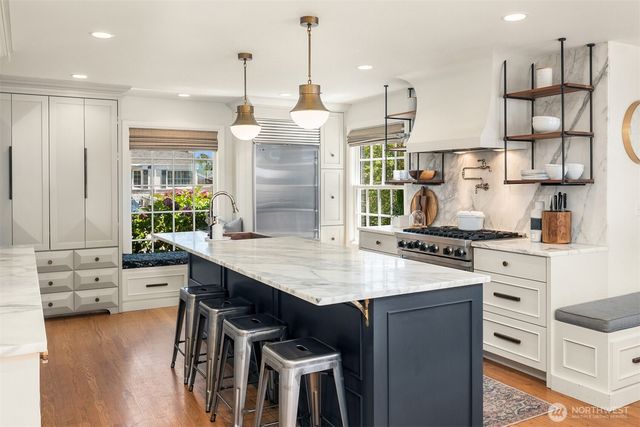 1515 28th Avenue W, Seattle, WA 98199