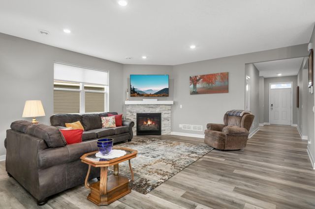 13626 Applewood Trail, Rosemount, MN 55068