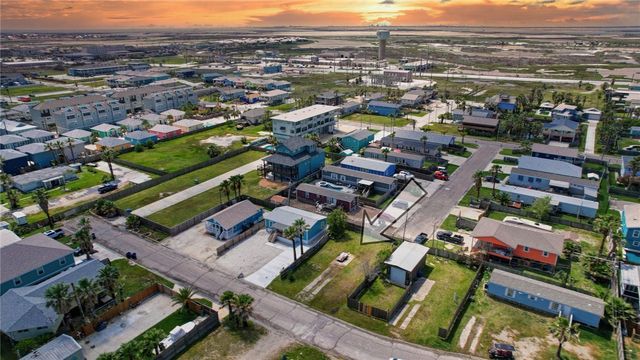 1510 Whispering Sands St, Port Aransas, TX 78373