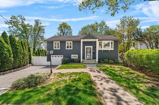 14 Skywood Court, Yonkers, NY 10710