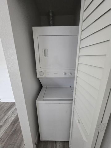 1958 Mckinley St 19, Hollywood, FL 33020