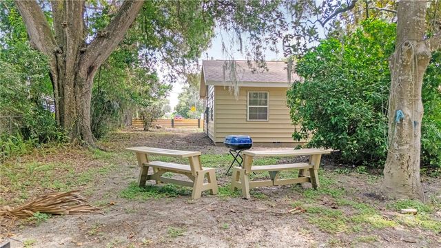 305 S ROSSITER STREET, Mount Dora, FL 32757