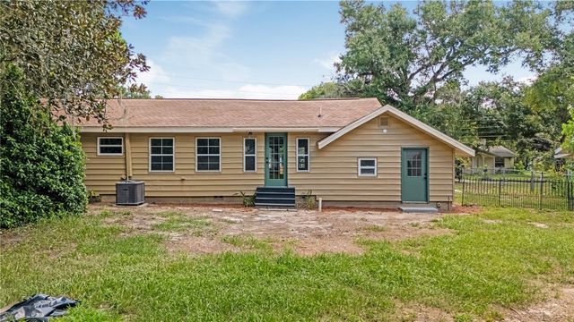 305 S ROSSITER STREET, Mount Dora, FL 32757