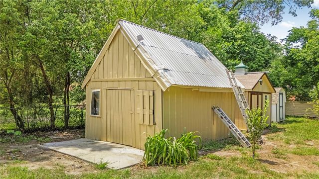 305 S ROSSITER STREET, Mount Dora, FL 32757