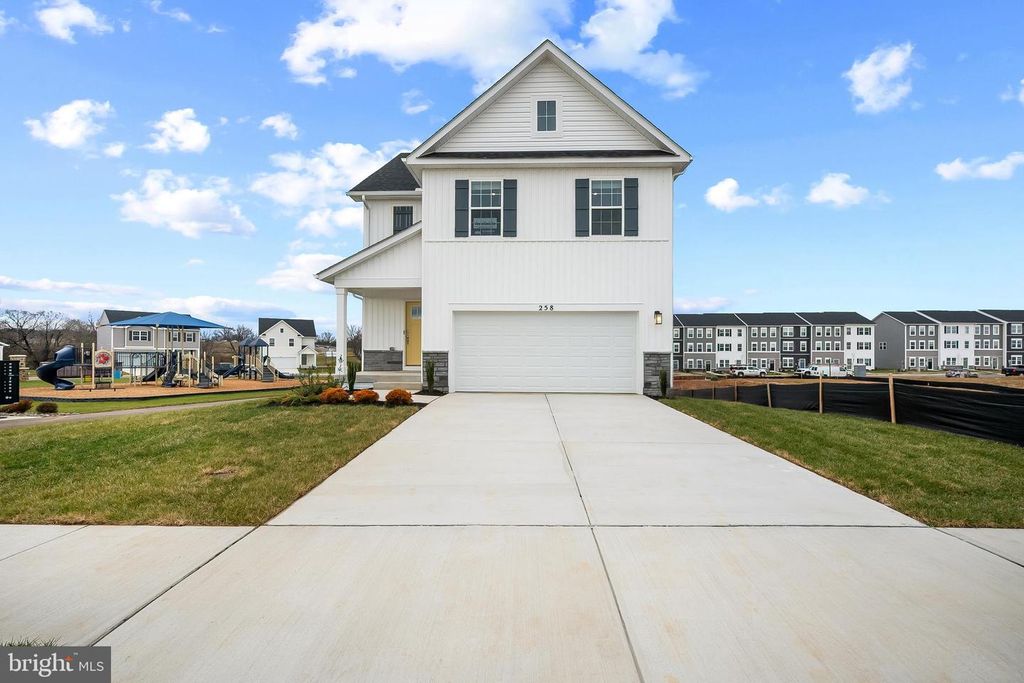 212 ECLIPSE ST, Charles Town, WV 25414