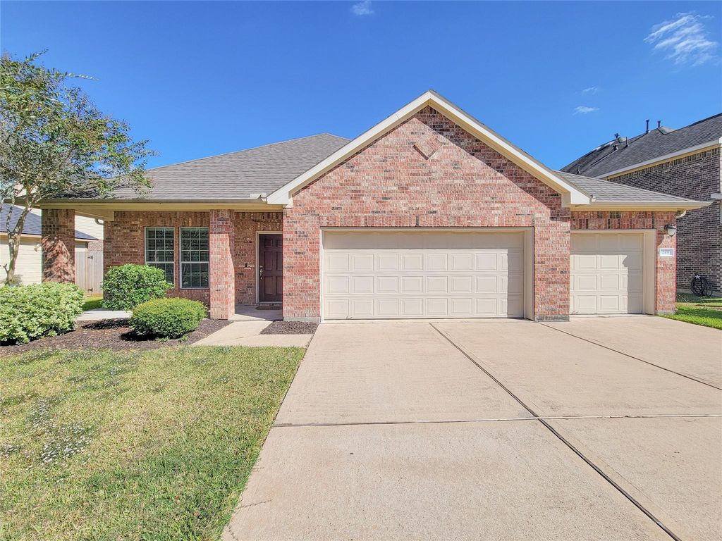 249 Harbor Bend Lane, Dickinson, TX 77539