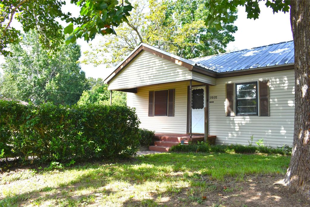 1601 Columbia Street, Liberty, TX 77575