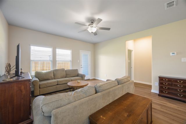 1037 Lakehaven Trail, Lavon, TX 75166