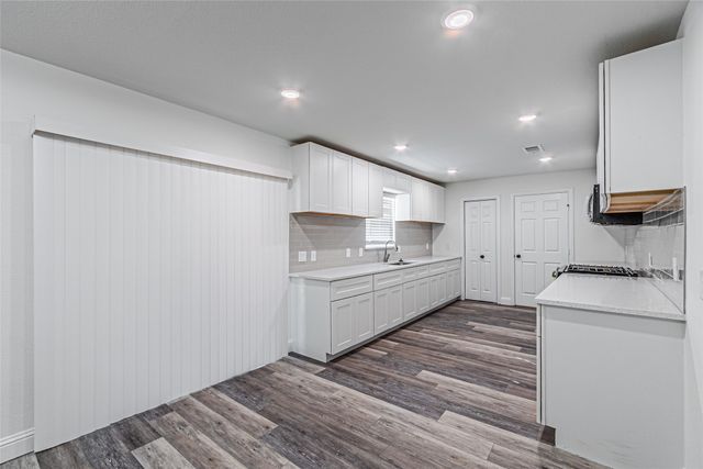 2976 Mark Twain Drive, Farmers Branch, TX 75234